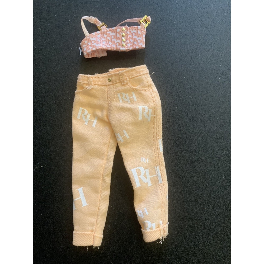 Rainbow High Georgia Bloom Clothing Peach Pants And Peach & Gold Top
